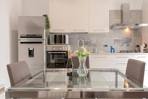 Homiday - Grey Apartment - Free Parking