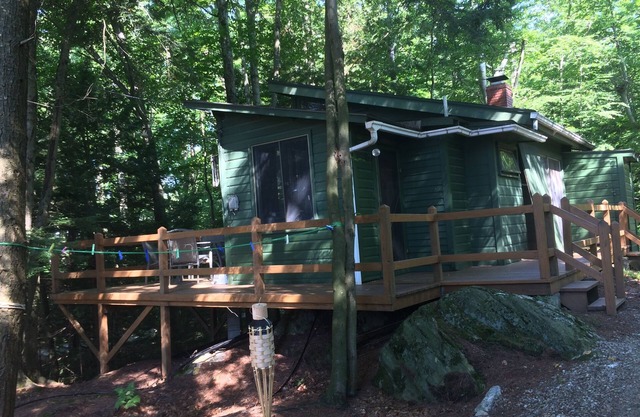 Honeymooners/Getaway Studio on Lovely Lake Iroquois near Burlington