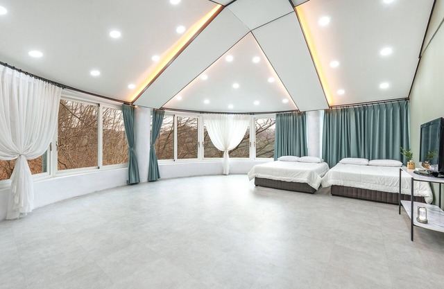 Hongcheon White Hill Pension