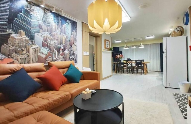 Hongdae: Spacious yard, group-friendly. Green, sunny, near biz—cozy