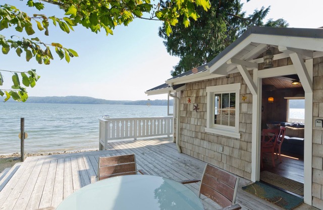 Hood Canal, 1930's Beach Cottage, 315' Cove with Oysters!