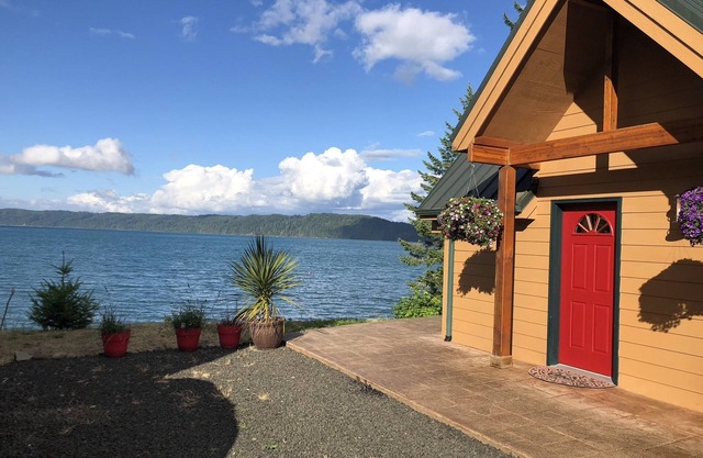 Hood Canal Waterfront Home - Incredible Views, Wildlife, EV Charger, Kayaks!