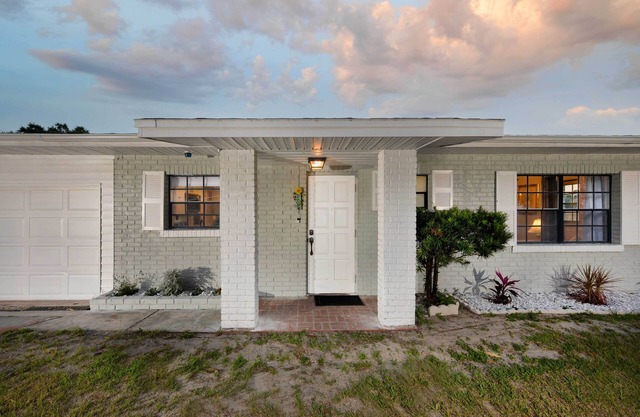Hook, Line & Leisure: Lakefront Gem, 2 Mi to Dtwn