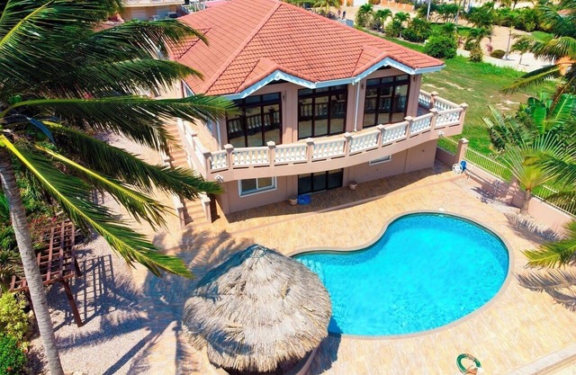 Hopkins Beach Retreat - Balcony House, RIGHT ON THE BEACH! - OVERLOOKING POOL!