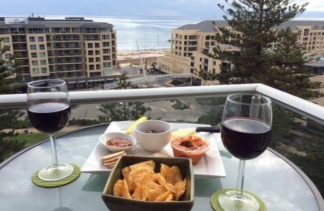 Horizon View at Glenelg Beach