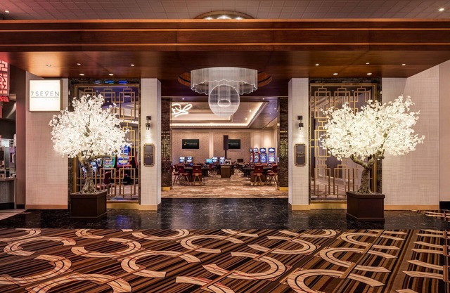 Horseshoe Lake Charles - A Caesars Rewards Destination