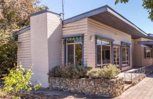 Horsham stayz 4 bedroom home Sleeps upto 10