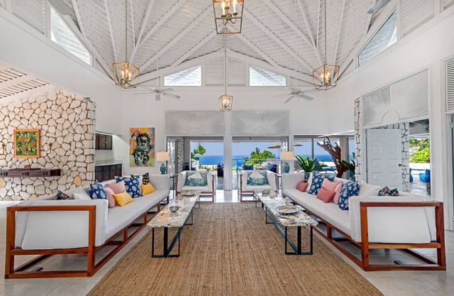 Hospitality Expert EDEN: View, Pool, Beach & Chef