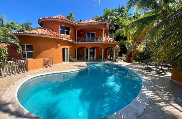 Hospitality Expert Stonehenge:5BR Villa/Chef/Beach