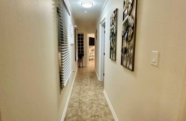 Hospitals/Mall/Airport Minutes away/Comfy King Bed