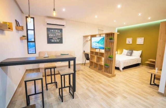 HOT AND COZY APTOESTUDIO. LIVING+COWORKING