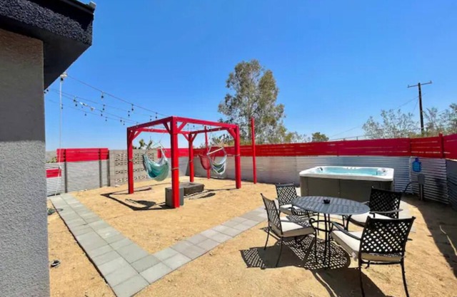 ❤Hot Tub + Close to Downtown JT ❤ Fully Fenced + Firepit Mini❤