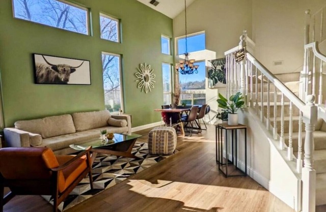 *Hot Tub*Cul-de-Sac*1st Flr Bedroom*Garage Parking
