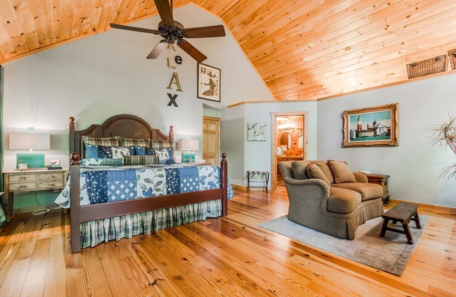 ♨️Hot Tub🛏️King Bed🔥Fireplace 🍷Wineries🌲Oasis🥾Hike🌎Comfy🔥Fire Pit⛲Pond 🆒