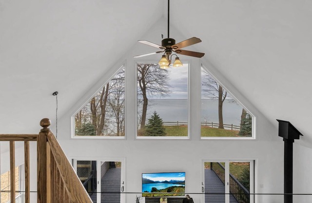 HOT TUB | Lake Front | Lavender Home