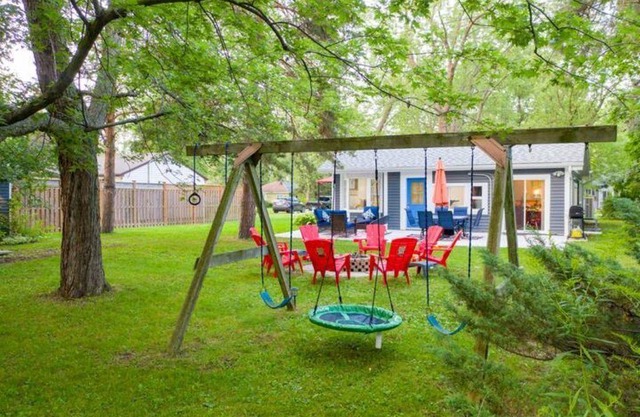 Hot tub, Lakeside, Cozy Charm!