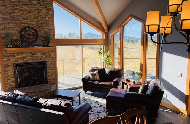 ★Hot Tub★Stunning Mountain Views★Pet Friendly★Garage★