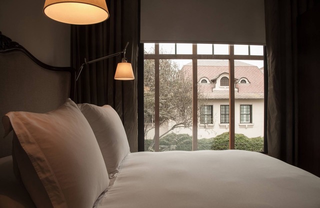 Hotel B