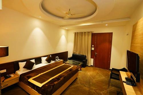 HOTEL Darbar-E-Khas Near Bypass Road - Providing Restaurant - Parking And Free Wi-fi Facility - A Luxurious Hotel In Bareily