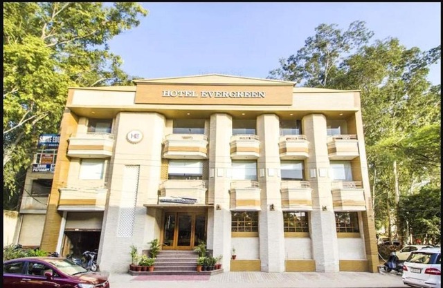 Hotel Evergreen, Zirakpur