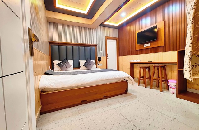 Hotel GP Lake View Near Mall Road