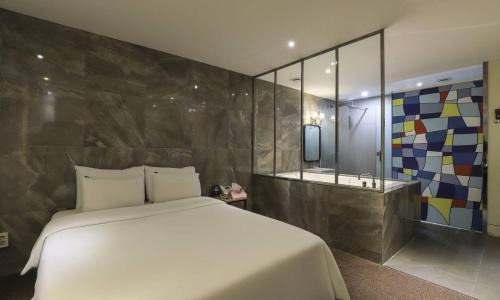 Hotel H2