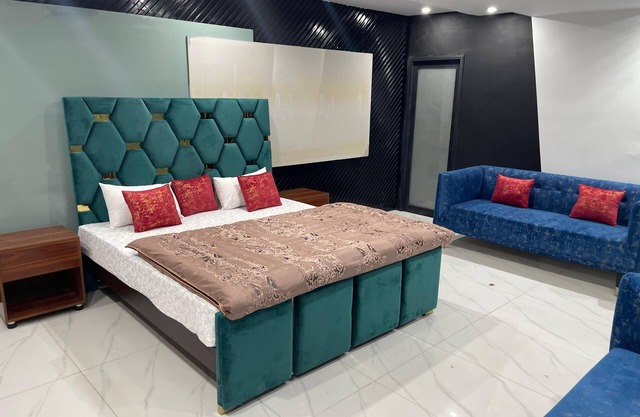 HOTEL HOLIDAY INN GUJRAT stay with provide 100 privacy and safety