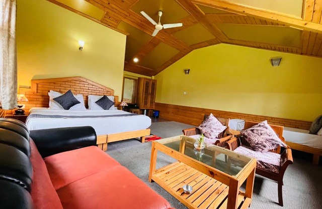 Hotel Hollywood, Manali