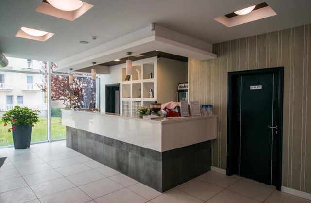 Hotel Lux - Triple Room with Balcony 2