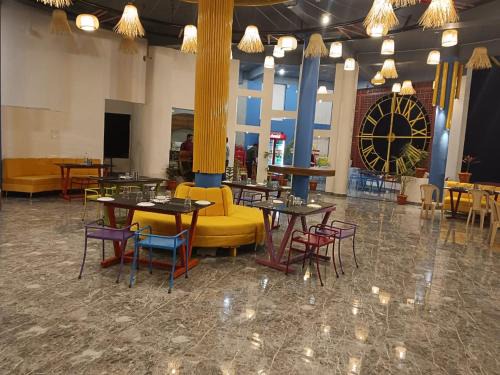 Hotel Nikunj, Kilerama