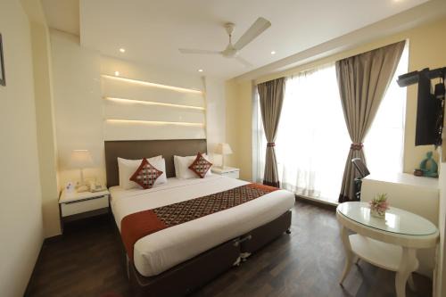 Hotel Picasso Prive Naraina Delhi - Couple Friendly Local IDs Accepted