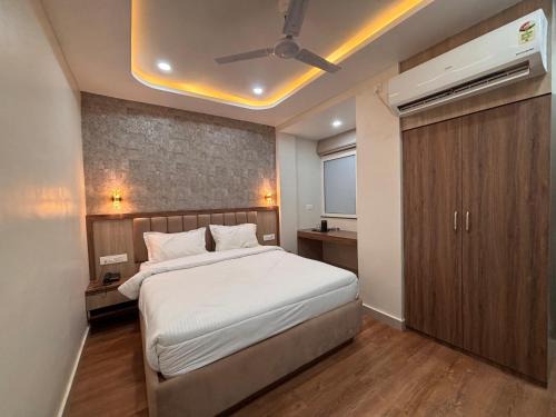 Hotel Ravindraya Residency
