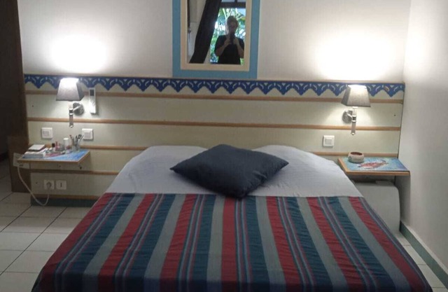 Hotel room with terrace, air-conditioning not overlooked, quiet, greenery and beach.