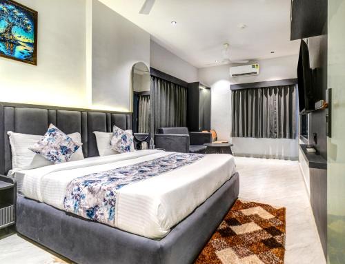 Hotel Royal Ican Sindhubhavan Road