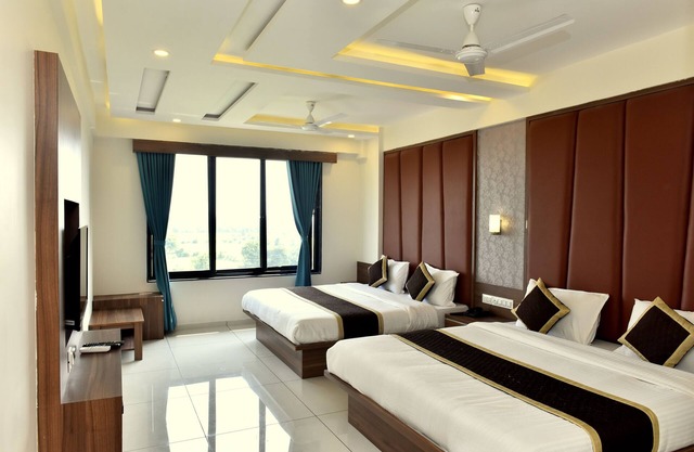 Hotel Royal Square by Sky Stays