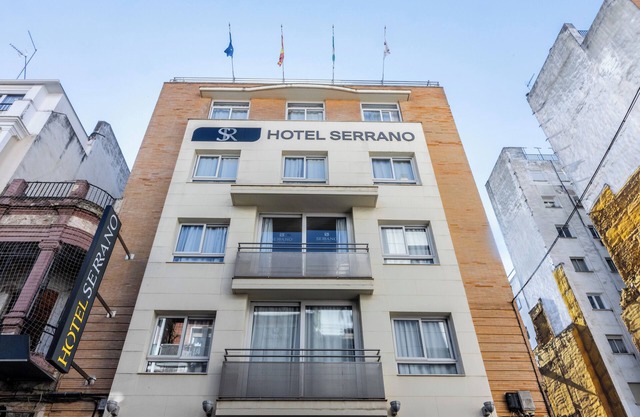 Hotel Serrano