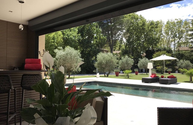 Hotel services, concierge, heated swimming pool, jacuzzi, large garden