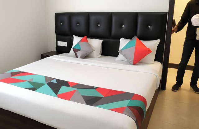 HOTEL Tralveller In LUCKNOW