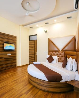 Hotel Woodcrest by Sidham Group ! Comfortable and Peaceful Stay ! Top Rated ! Preferred Hotel Chain