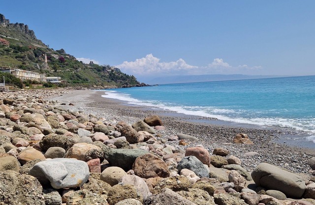 HOUSE 1 MINUTE FROM THE SEA, 8 KM FROM TAORMINA 30 KM FROM THE HIGHEST POINT OF ETNA