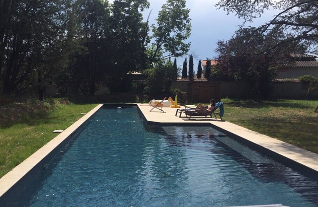 House 12p, park and swimming pool 20m 15mn from Lyon