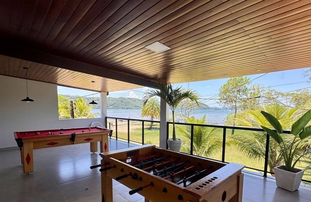 House 15 meters from the beach in a condominium with "feet in the sand"