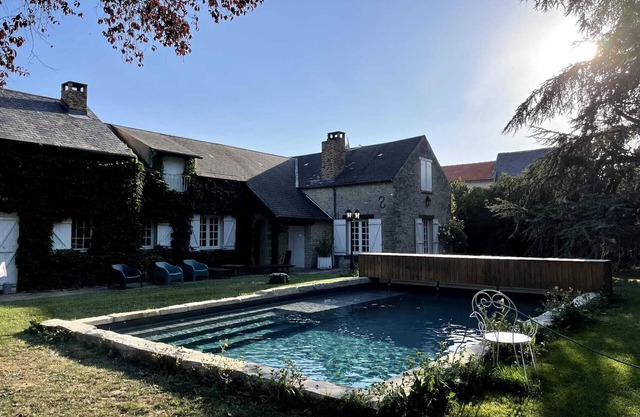 House 1h from Paris: 2 offices and fireplaces