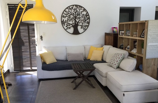 HOUSE 500m from the ramparts, single storey, garden