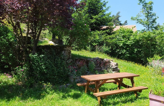 House and garden for 6 people near lakes and hiking trails