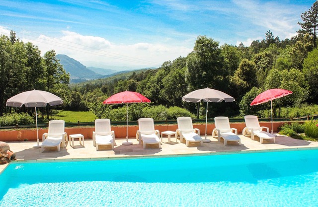 House classified 3* open on nature with great views over pyrenees heated pool