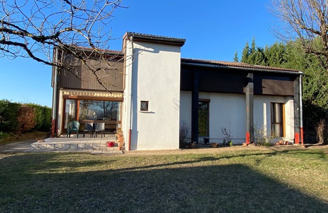 House for 2 to 12 people, residential area