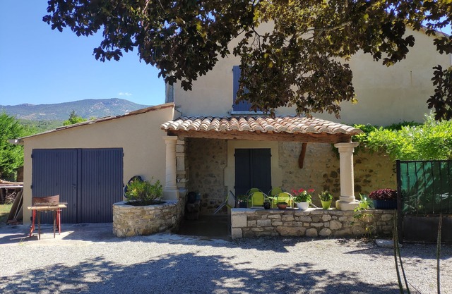 house for 4 to 6 persons fenced garden