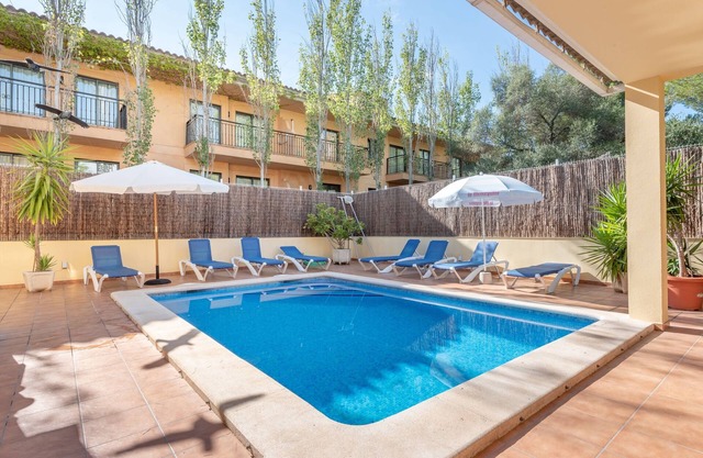 House in a central location with pool — Casa Prestige