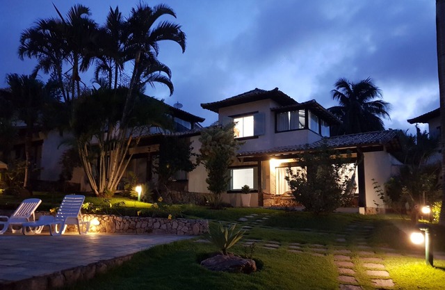 House in closed condominium, 2br w/air cond. in João Fernandes.